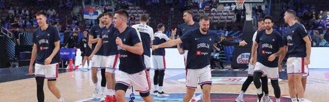 NAJELITNIJA MOGUĆA PUBLIKA GLEDALA RAPSODIJU ORLOVA: Vlasnik Denvera iz prvog reda se divio Srbiji! (FOTO)