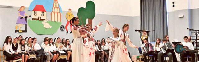 Осмо­лет­ка „Сте­ван Сре­мац” обе­ле­жи­ла Дан шко­ле