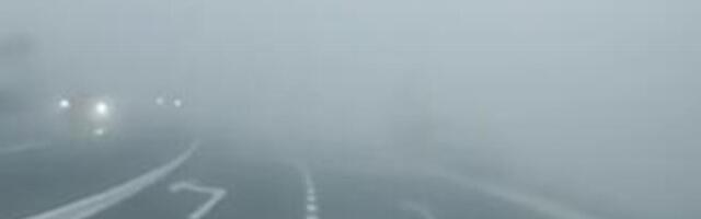 GRAD U SRBIJI SE NE VIDI OD MAGLE, JEDAN JE OD NAJZAGAĐENIJIH: Objavljen jeziv snimak, velika opasnost na putu!