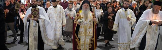 SVEČANOSTIMA NAČALSTVOVAO MITROPOLIT DAVID: Svečano obeležen Vaskrs u Sabornom hramu u Kruševcu