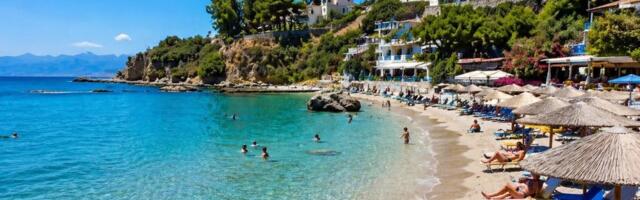 Uprkos pooštrenim procedurama na granici i višim cenama, interesovanje srpskih turista za Grčku ne jenjava