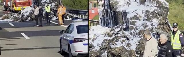 Vatrena buktinja progutala kamion kod Pirota: Vatrogasci jedva obuzdali plamen (FOTO/VIDEO)