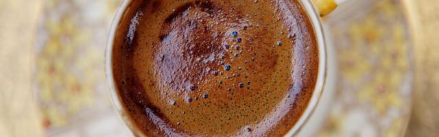 Izbacite beli šećer iz kafe: Ovo je moćna zamena koja čuva srce i daje energiju kao nijedna druga