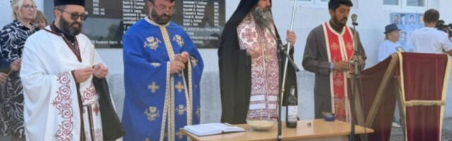 KRENULI SU U POLJE NA ŽETVU, A NJIH SU RAFALOM POKOSILI: Služen pomen žrtvama jednog od najtežih zločina nad kosovskim Srbima, porodice još čekaju pravdu