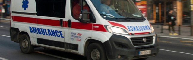 Povređeno pet osoba u tri udesa