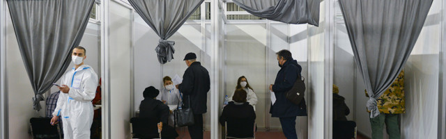 Sumnjičavi, zabrinuti i vakcinisani