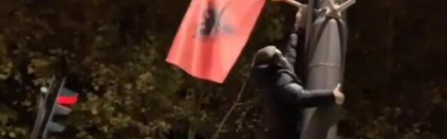 Sram bilo sve vas koji ste nagovarali decu da skinu albansku zastavu u Beogradu