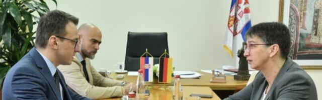 Priština tragične događaje u Banjskoj koristi za teror i obračun sa Srbima - Petković u razgovoru sa Konrad