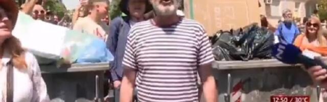 "Nadam se da će da im proradi savest": Gagi Jovanović na blokadi u Zemunu BRUTALNO o Žandarmeriji, pa onda zapevao (VIDEO)