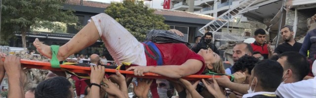 (FOTO) STRAVIČNI PRIZORI NAKON ZEMLJOTRESA! Grčku i Tursku zadesila NEVIĐENA KATASTROFA: Broj poginulih se povećava!