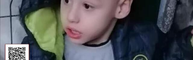 Miodrag ima autizam, ne hoda, ne priča i ne jede samostalno: Naša pomoć za lečenje je potrebna, pomozimo mu