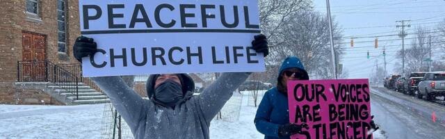 'Beograde, da li nas čuješ': Meseci protesta ispred srpske crkve u Klivlendu