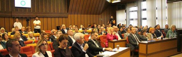 Novosadski odbornici danas o više od 40 tačaka dnevnog reda: Pred sednicu protestni skup studenata