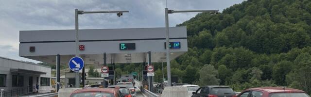 Mic po mic, nikad stići: Kilometarske kolone ka popularnom mestu za Prvi maj