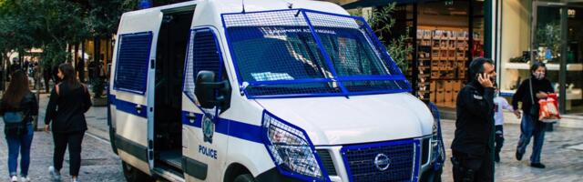 PATROLA VIDELA SUMNJIVOG MUŠKARCA, ON POTEGAO PIŠTOLJ NA NJIH: Drama u Grčkoj, policajci upucali čoveka koji im je pretio