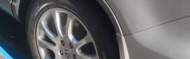 PARKIRAO BESPLATNO, A UJUTRU GA SAČEKAO ŠOK: Tokom noći prefarbali linije oko automobila i napisali mu kaznu!