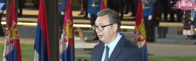 /FOTO/VIDEO/ OBELEŽEN DAN SRPSKOG JEDINSTVA! Snažna poruka predsednika Vučića: Nikada više za srpsku trobojku nećemo nikome da se izvinjavamo