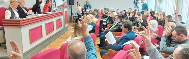 Од следећих избора пожешки парламент уместо 52 имаће 32 одборника