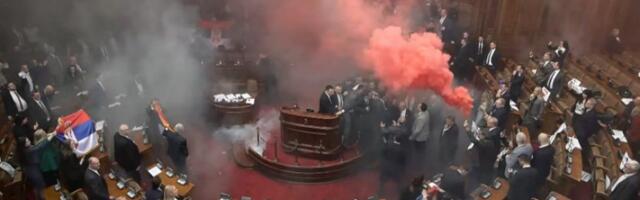 35 SNIMAKA TERORA OPOZICIJE: Tuku, kamenuju, pozivaju na linč - jezive scene (VIDEO)