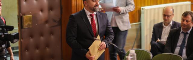 Momčilović odgovorio opoziciji: Izbori za Savete MZ kad se steknu uslovi