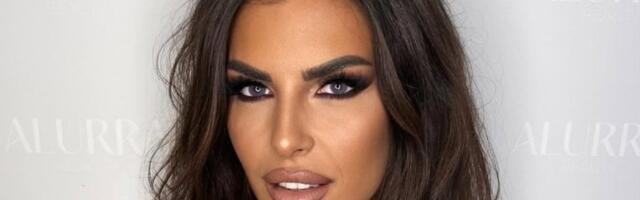 Živa vatra u bikiniju, od oblina peku oči: Ona je zavela pola estrade (FOTO)