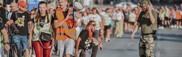 Zrenjaninski i vršački studenti i srednjoškolci idu pešice na veliki skup u Novom Sadu