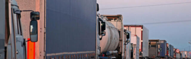 Камиони на Батровцима чекају девет сати