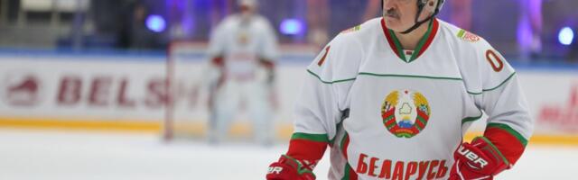 (VIDEO) Auu.. Lukašenko se prosuo kao sveća! Tresnuo na led iz sve snage, ovo mora da je bolelo... Kamere snimile jeziv incident