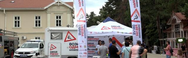 Karavan bezbednosti saobraćaja u Prokuplju, održana tribina za srednjoškolce