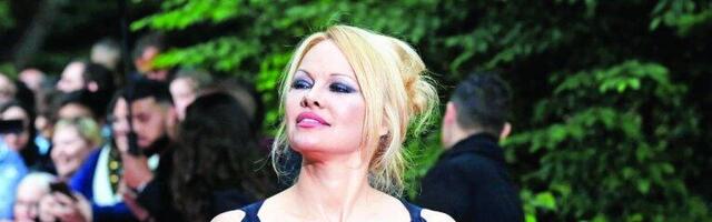 PRSATA "ČUVARKA PLAŽE" SLAVI ROĐENDAN! Pamela Anderson je bila ŽIVA VATRA, a evo kako danas izgleda!