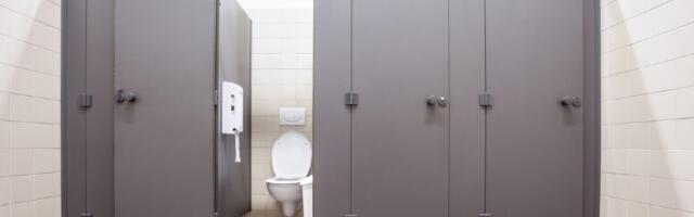 Osnovna škola u Vršcu zaključala WC za đake: Ovo piše na vratima (FOTO)