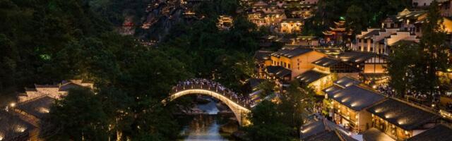 "SIGURNO ZNATE...PARK IZ DOBA JURE NEMA PRAVE DINOSAURUSE" Žena razočarana selom u Kini - "ČAK JE I MESEC LAŽAN"