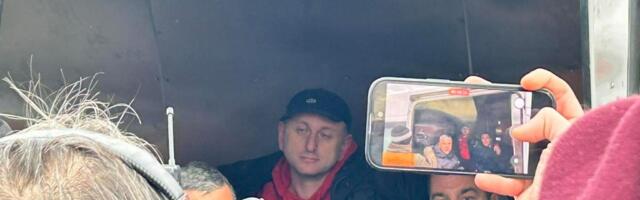 KNEŽEVIĆ NAKON PRAZNIKA PREDLAŽE IZLAZAK DNP IZ VLADE Odgovor stranke na policijsku akciju u Botunu "Hapsiti decu i starce poslednji stadijum izopačenosti"