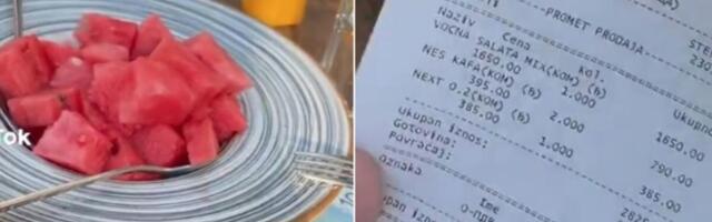 NARUČIO VOĆNU SALATU MIKS U RESTORANU U BEOGRADU, A DOBIO SECKANU LUBENICU: Kada mu je stigao račun, PREVRNUO SE!