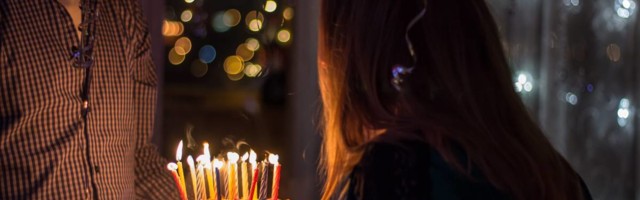 Svi u Srbiji dele pretužnu sliku sa rođendana devojčice (12) - roditelji joj pripremili proslavu koju je provela u suzama
