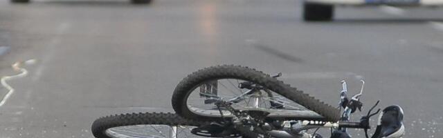 POGINUO BICIKLISTA KOD ČURUGA Pijani vozač automobila ga udario i pobegao