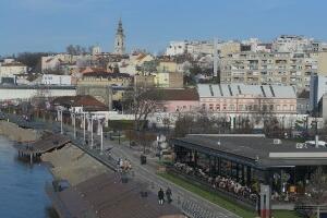 Смена сунца и облака, на југозападу обилне падавине