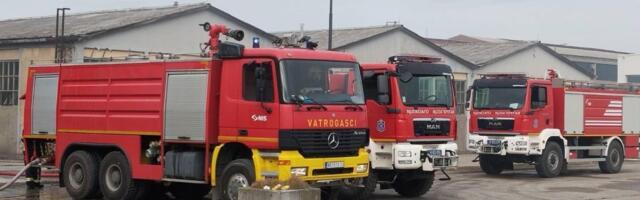 Požar u Lazarevcu: Vatrogasci spasili osam osoba, hitno evakuisana i deca iz vrtića