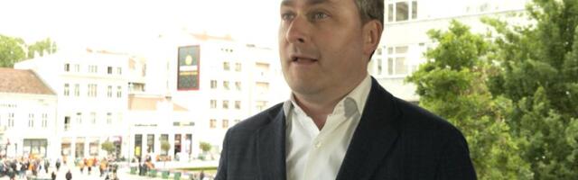 SELAKOVIĆU URUČEN POZIV ZA SASLUŠANJE: Ministar kulture poručio ispred Tužilaštva: Goniću svakog ko radi protiv države i naroda!