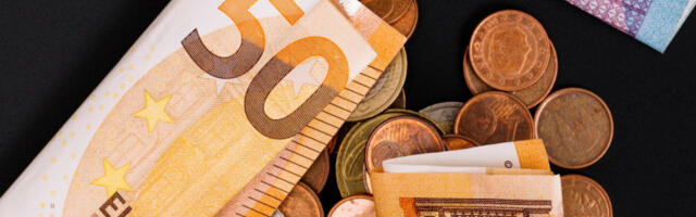 Средњи курс динара за евро у понедељак 117,4200 динара