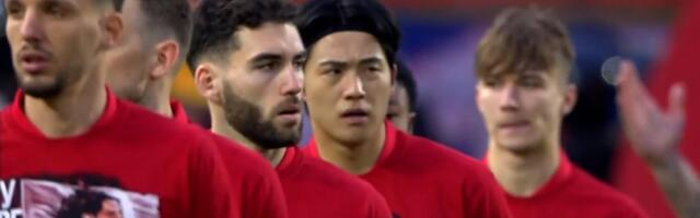 Prelepa slika: Crveno-beli izašli na teren u majicama sa likom Siniše Mihajlovića!