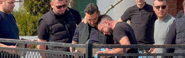 Darko Lazić u kuću doneo umrlicu pokojnog brata, prijatelj počeo da je ljubi i jeca: Mučne scene u Brestaču