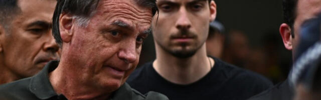 Болсонаро пуштен из болнице, следи кућни притвор од три месеца