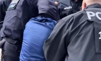 HRVATSKI DRŽAVLJANIN (16) NOŽEM RANIO DVE UČENICE Otkriven identitet napdača iz Bavarske! Bio naoružan i pištoljem