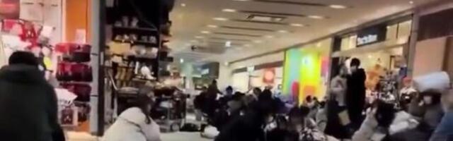 Ljudi zarobljeni u tržnom centru nakon zemljotresa! Panika u Japanu, mogući i snažni naknadni potresi (VIDEO)