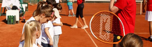 LEGENDA OPET U CRVENO-BELOM: Crvena zvezda otvara besplatnu školu tenisa sa posebnim gostom Viktorom Troickim!