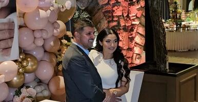 PEVAČICA I MUŽ MILIONER PROSLAVLJAJU 1. ROĐENDAN SINU! Objava ganula sve: "Naš prvi dodir pamtiću zauvek"