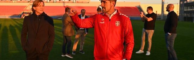 Srbija sa četiri defanzivca protiv Engleske, uz važnu ulogu Vlahovića