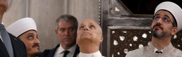 Papa Lav XIV posetio Plavu džamiju u Istanbulu