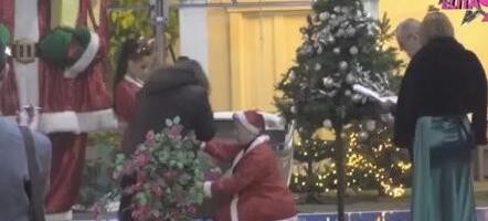 MATORA I DRAGANA ISCENIRALE PROSIDBU! Jovana klekla ispred devojke, ona joj pružila ruku, a kamere sve zabeležile! (FOTO)